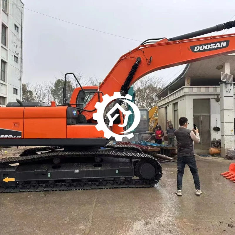 Korea Used Excavator Doosan DX225LC-9S 22 Ton Excavator Second Hand Doosan DX225 DX300 Heavy Machine Equipment for Sale EPA