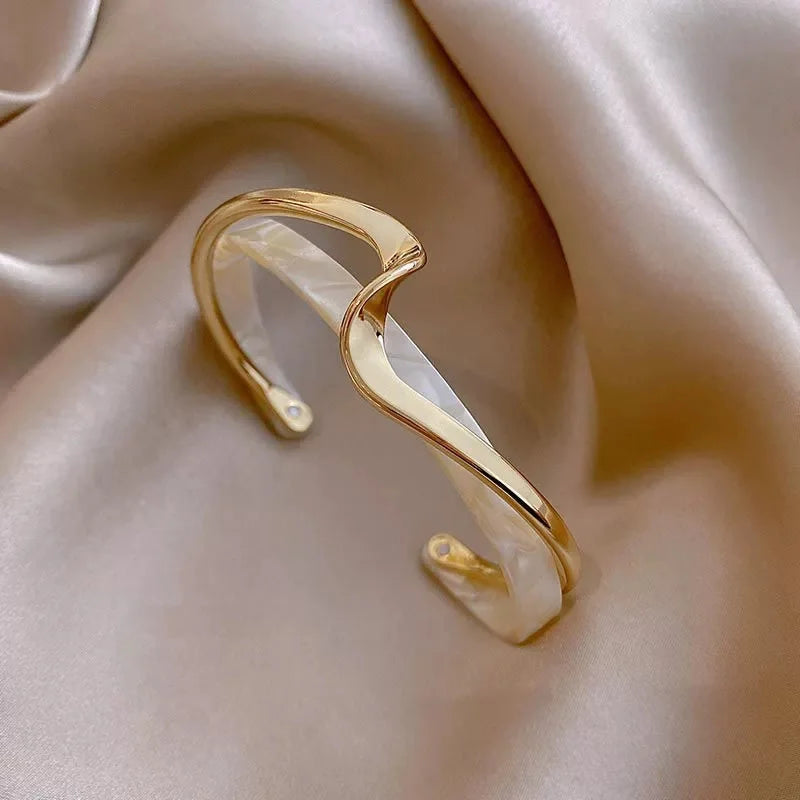 White Shellfish Bracelets Board Bend Metal Bangles Womens Hand Bracelets Geometric C- shaped Opening Bracelets Jewelry Gifts