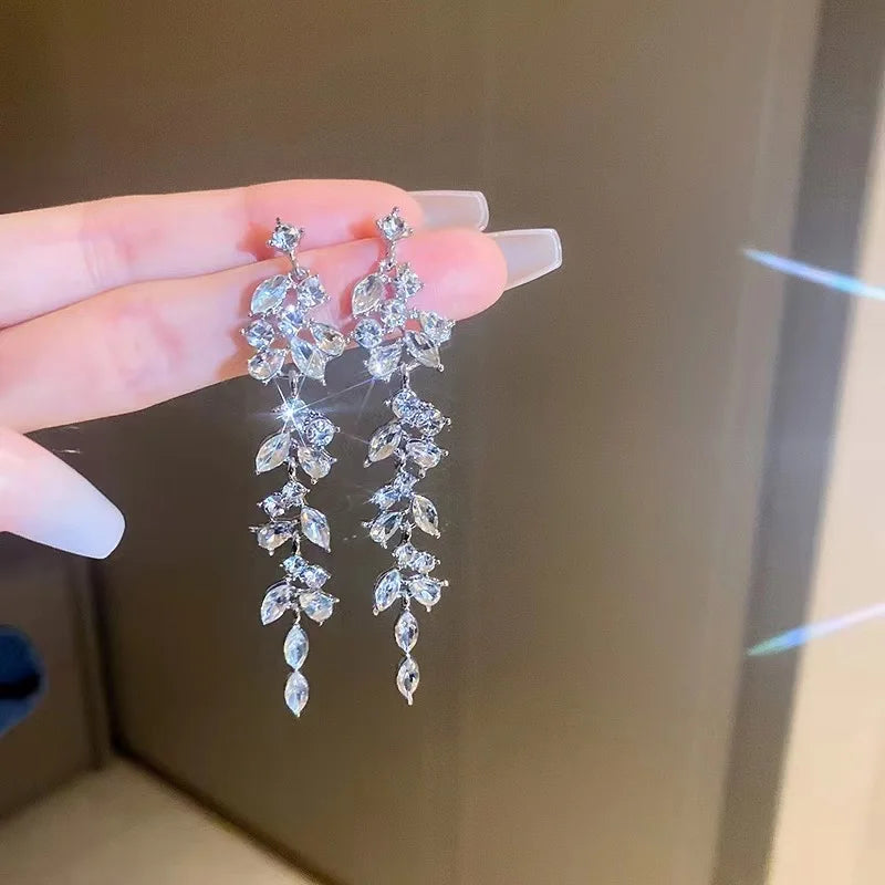 2023 Fashion Trend Unique Design Elegant Delicate Retro Daisy Small Flower Earrings Women Jewelry Party Premium Gifts Wholesale