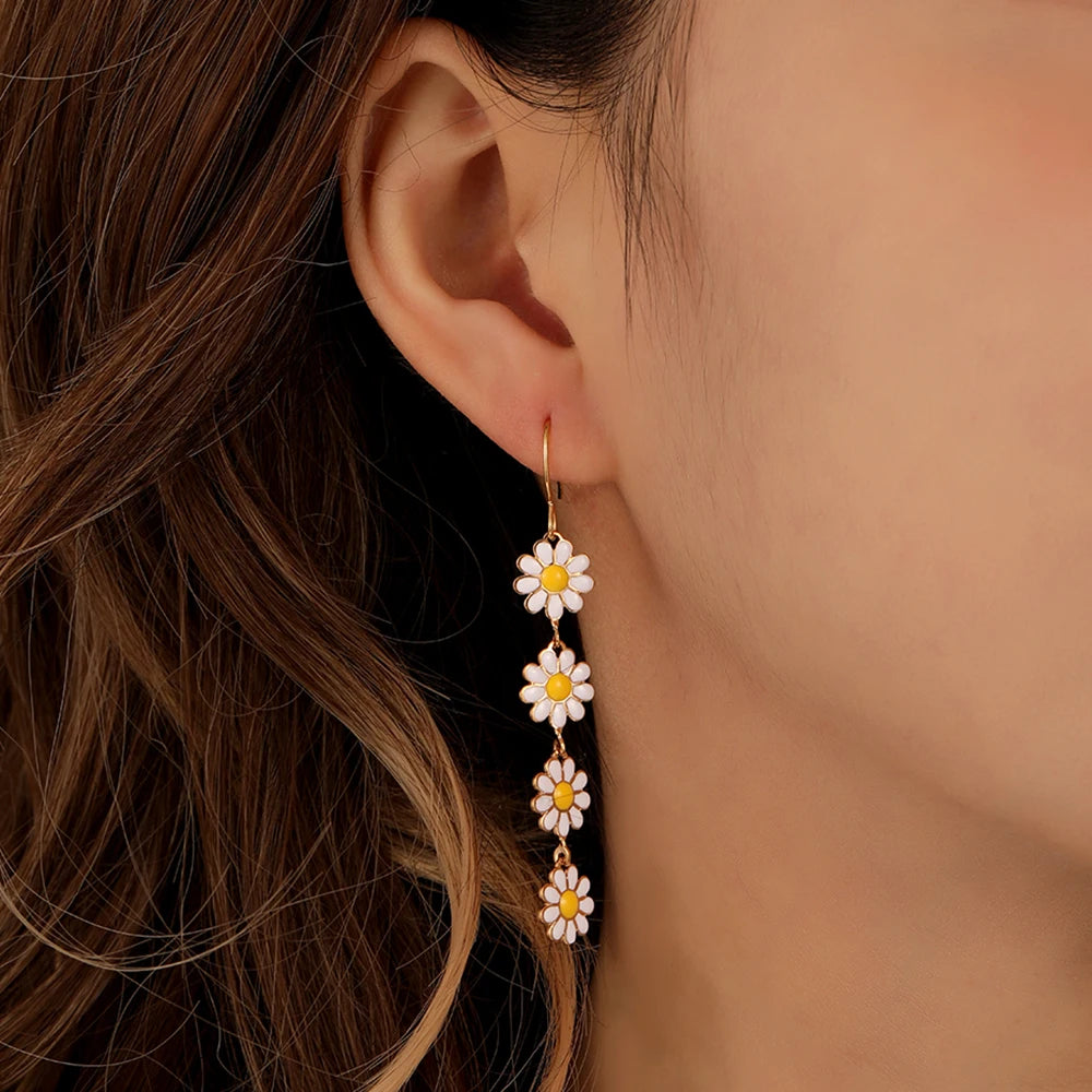2023 Fashion Trend Unique Design Elegant Delicate Retro Daisy Small Flower Earrings Women Jewelry Party Premium Gifts Wholesale