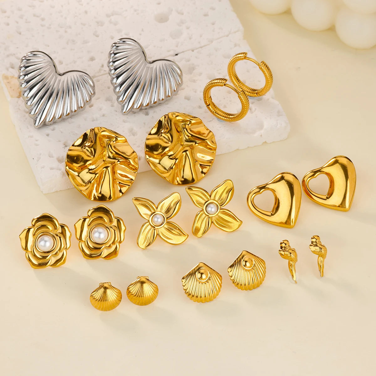 Exquisit Stainless Steel Love Heart Flower Earrings for Women Gold Plated Pearl Ear Stud Earrings Party Personality Jewelry New