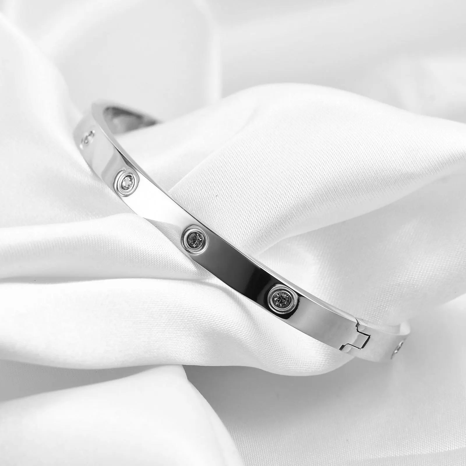 Vnox High-End Stainless Steel Women Bangles, Luxury Solid Gold Plated Love Cuff Bracelets,US Europ Hot Fashion Daily Ins Jewelry